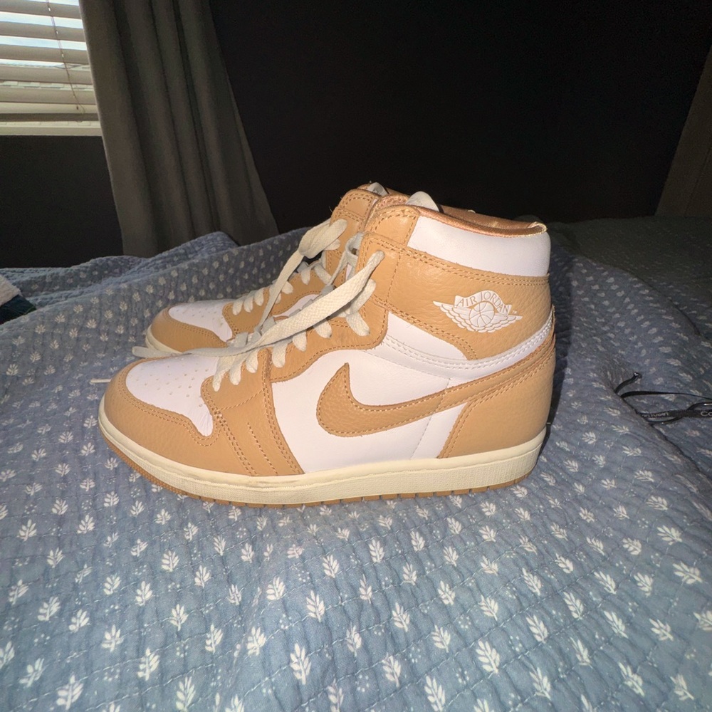 Air Jordan 1 Mid Tan Gum